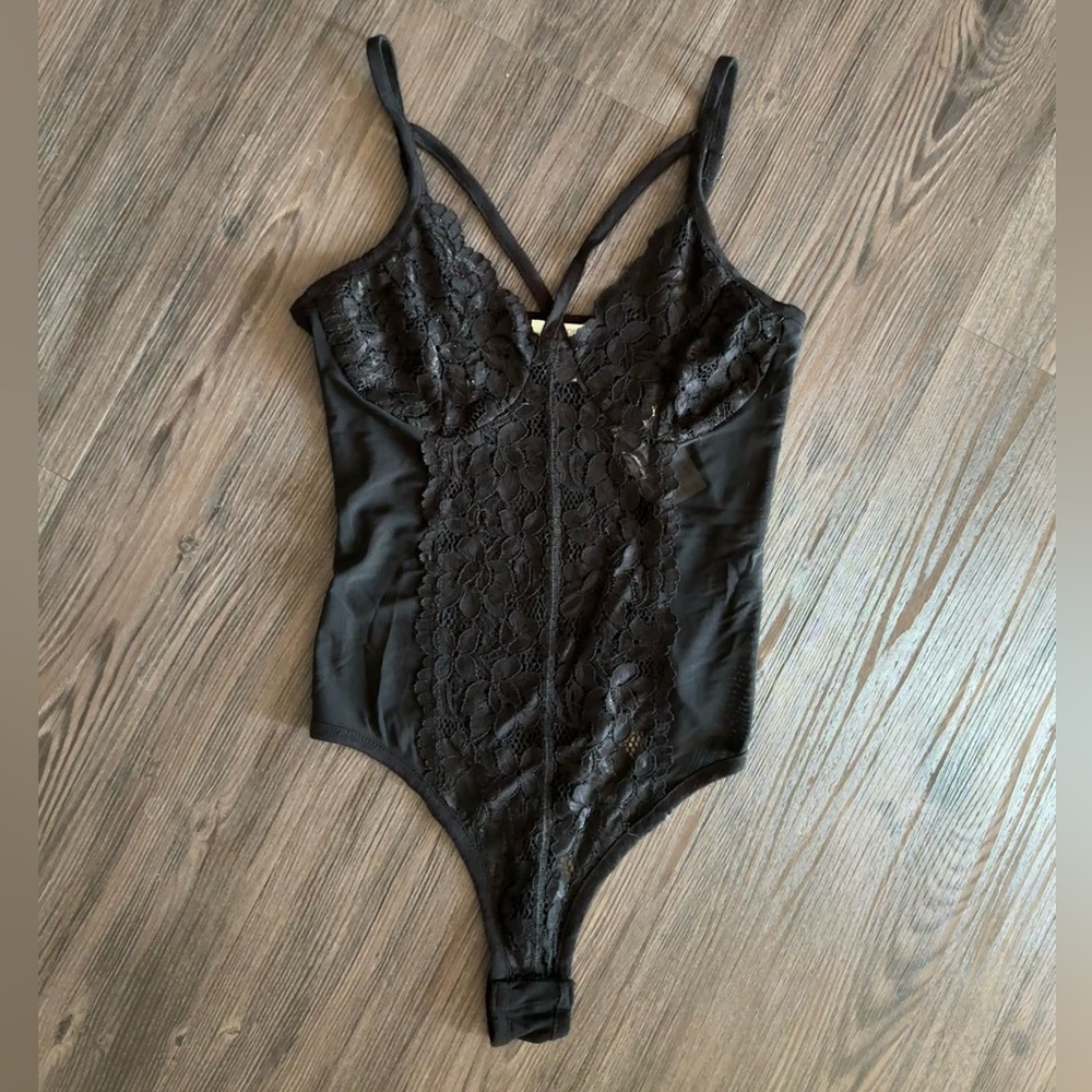 NWT Black Lace Strappy Bodysuit - Floral and Mesh details body suit